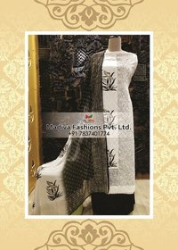 ब्लैक एंड व्हाइट ब्लॉक प्रिंटेड सूट