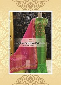 हरा और गुलाबी ब्लॉक प्रिंटेड सूट