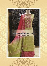 हरा और लाल ब्लॉक प्रिंटेड सूट