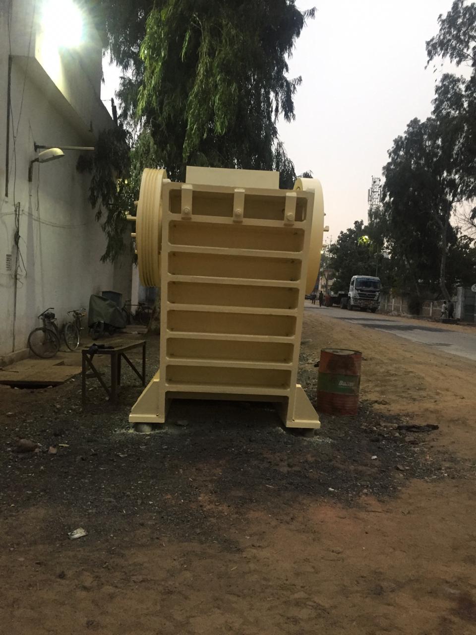 White Single Toggle Jaw Crusher