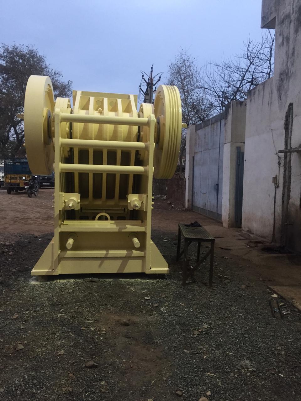 White Single Toggle Jaw Crusher