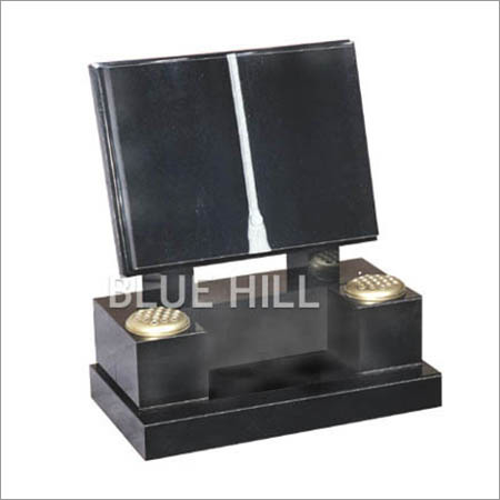 ब्लैक कर्व्ड पेज वासेस ग्रेनाइट स्मारक