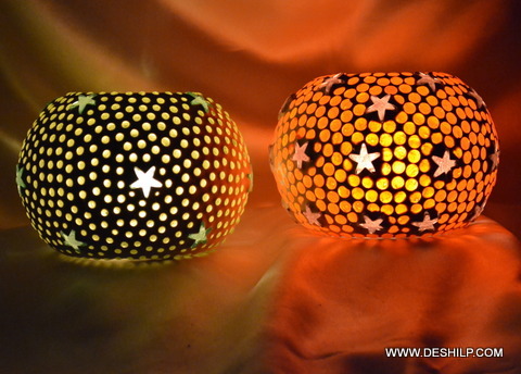 मॉडर्न आर्ट्स मल्टी मोज़ेक ग्लास कैंडल होल्डर