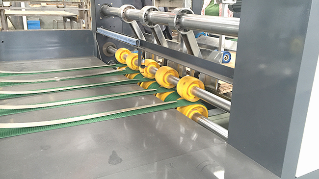Customized Automatic Carton Folding And Gluing Machine With Photoelectric Control Feeding