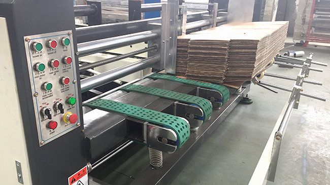 Customized Automatic Carton Folding And Gluing Machine With Photoelectric Control Feeding