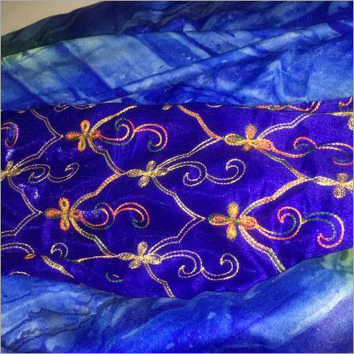 नीला और कई रंगों के सूट फ़ैब्रिक में भी उपलब्ध है