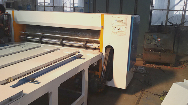 White Chain Feeding Corrugated Rotary Die Cutting Machine / Slitting Creasing Corner Cutter