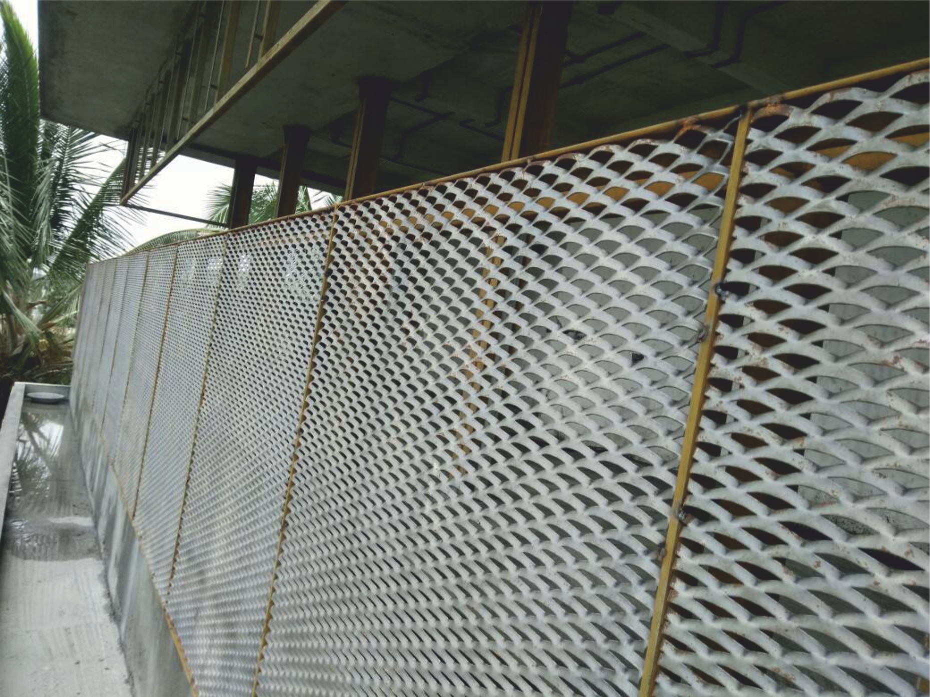 Durable Expanded Metal Space Dividers