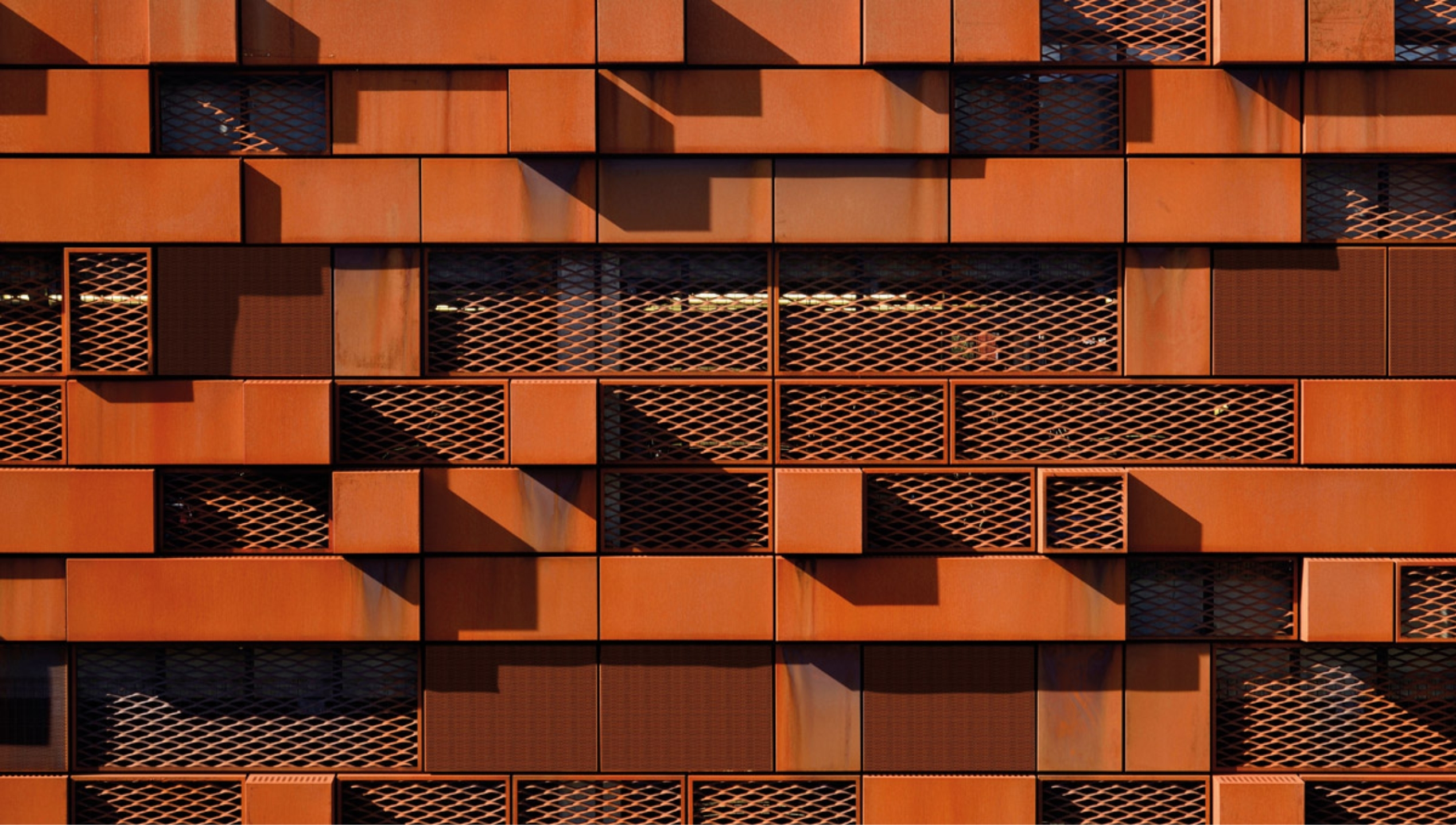 Expanded Metal Interior Decorative Screen - Stainless Steel, Up To 12mm Thickness & 500mm Width, Durable & Polished Finish