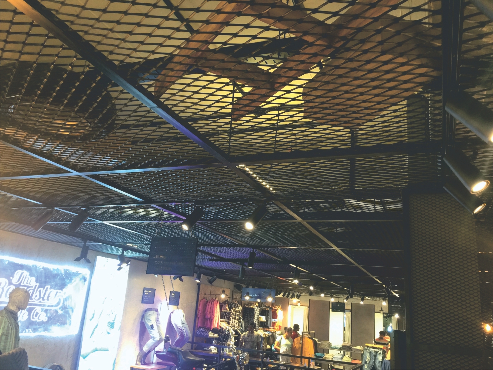Expanded Metal Interior Decorative Screen - Stainless Steel, Up To 12mm Thickness & 500mm Width, Durable & Polished Finish