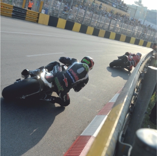 W Beam Double Faced Single Barrier - Metal Crash Barrier | 3mm Thick, 4000mm Effective Length, Silver Galvanized, Manual Function For Road And Highway Safety