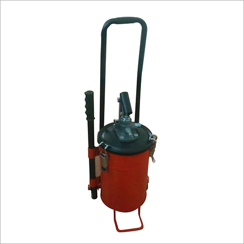 Ss Bucket Grease Gun Capacity: 200 Pic Per 3 Day Kg/Day