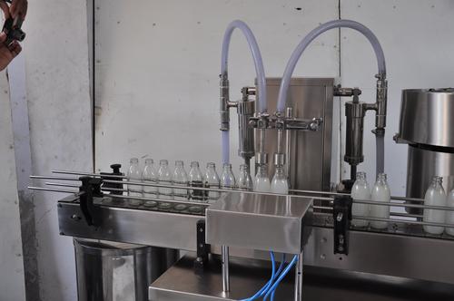 Fully Automatic Liquid Filling Machine - 6x6x7 ft Dimensions, 24 bpm Capacity | Eco Friendly, High Efficiency, Low Noise, Stable Performance, For Beverage and Medical Applications
