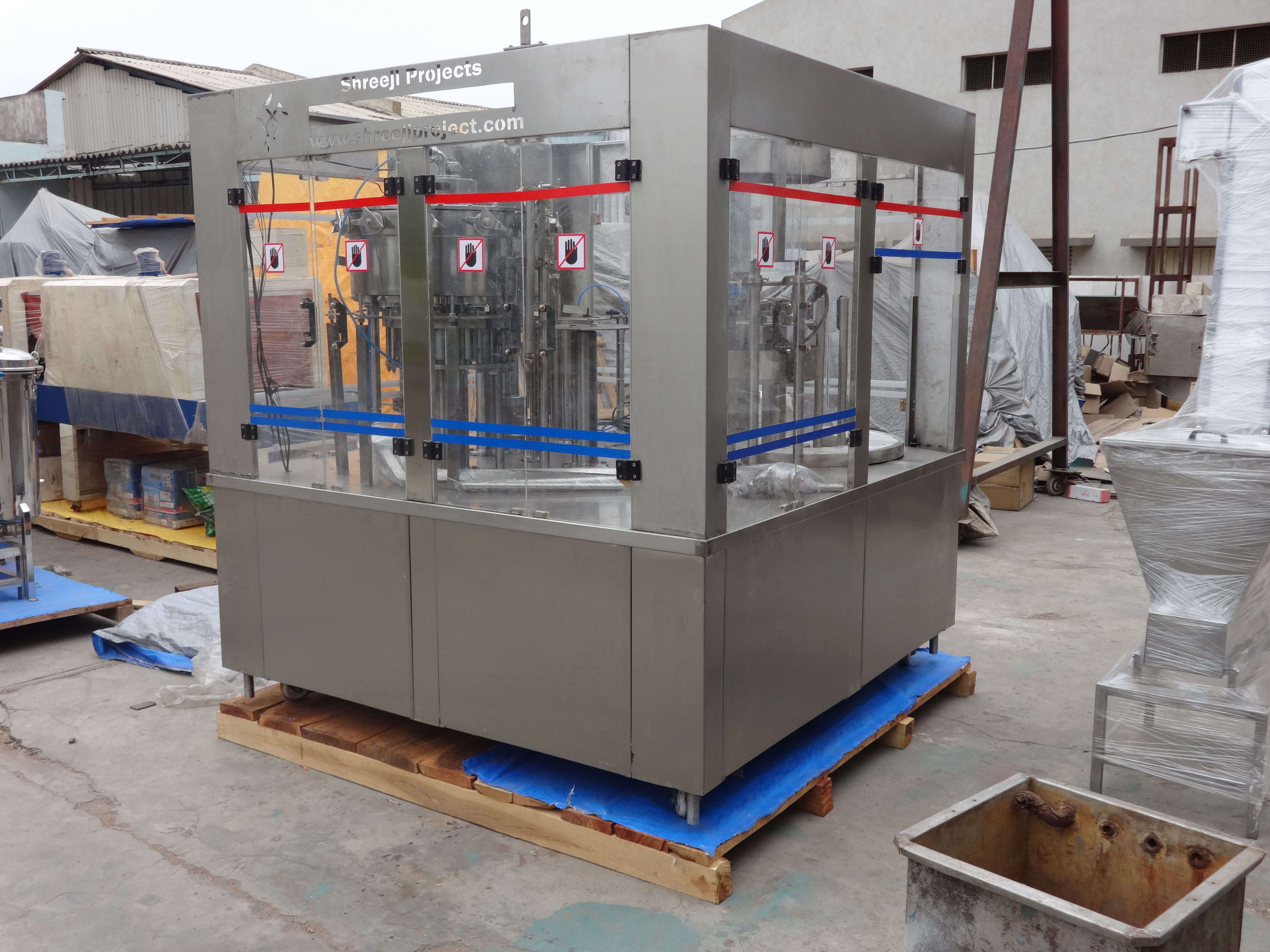 Beverage Filling Machine - 6x6x7 Ft, 24 Bpm T/h Capacity | Semi-automatic, Eco-friendly, High Efficiency, Low Noise, Stable Performance, Suitable For Glass And Plastic Packaging