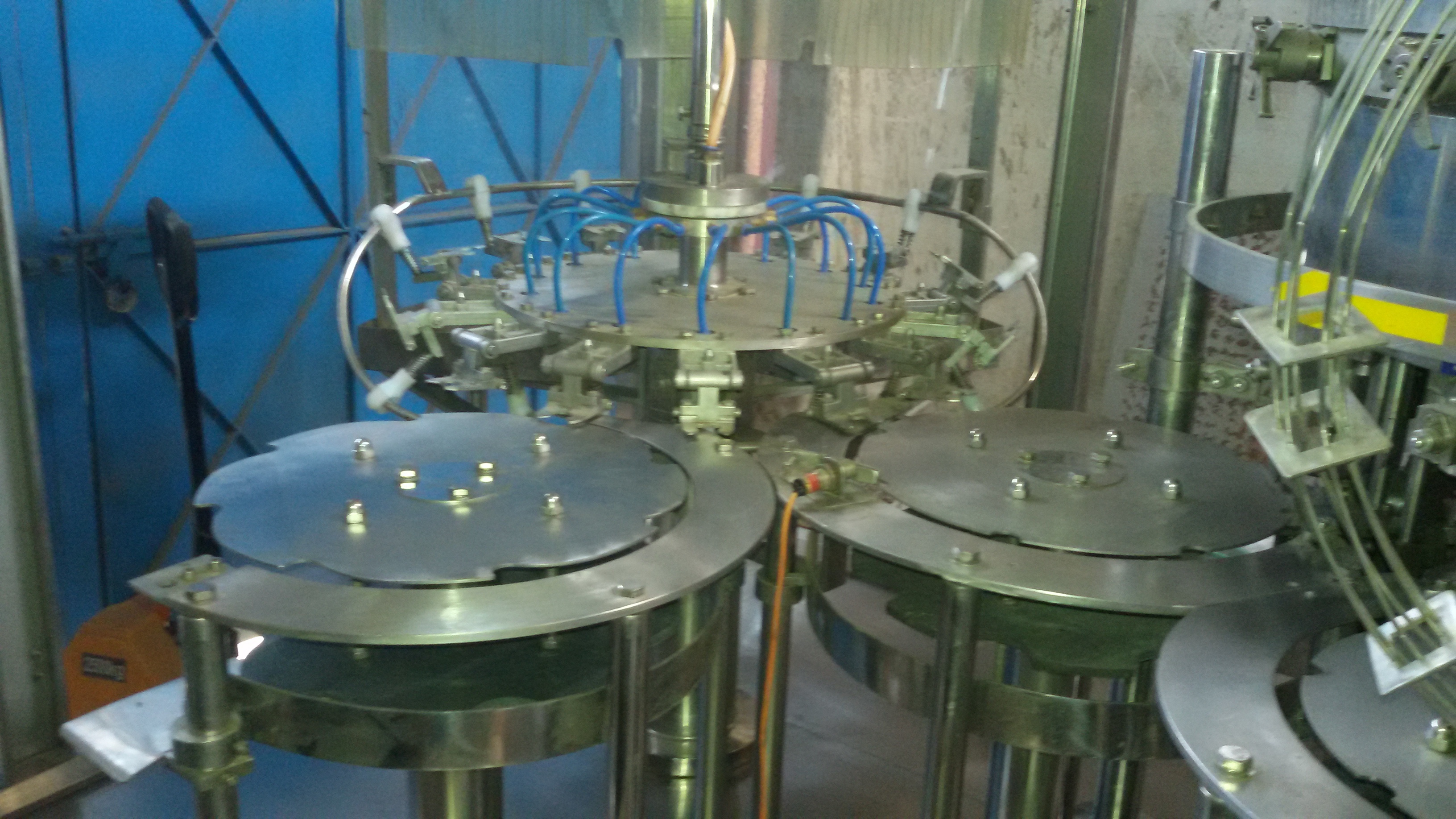 Beverage Filling Machine - 6x6x7 Ft, 24 Bpm T/h Capacity | Semi-automatic, Eco-friendly, High Efficiency, Low Noise, Stable Performance, Suitable For Glass And Plastic Packaging