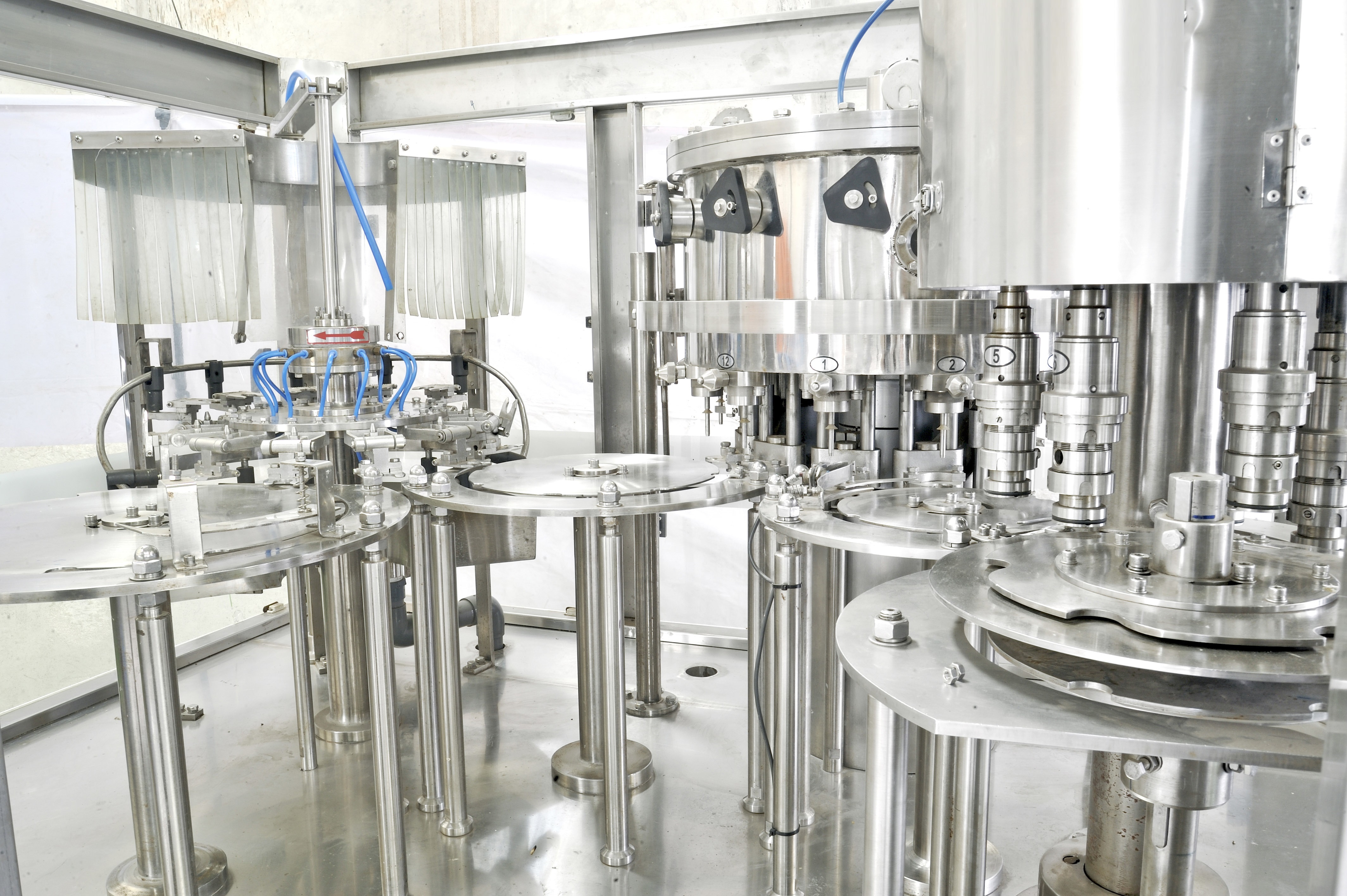 Beverage Filling Machine - 6x6x7 Ft, 24 Bpm T/h Capacity | Semi-automatic, Eco-friendly, High Efficiency, Low Noise, Stable Performance, Suitable For Glass And Plastic Packaging