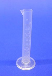 वैज्ञानिक प्रयोगशाला रसायन प्लास्टिक मापने वाले सिलेंडर