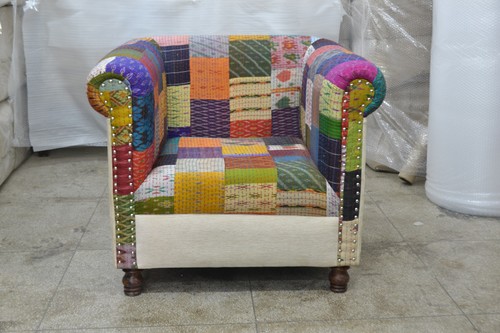 लकड़ी का सिंगल सोफा किसी असेंबली की आवश्यकता नहीं है