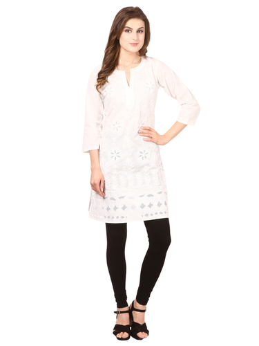 महिलाओं का डिजाइनर कुर्ता