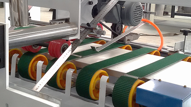 Customized Height Of Feeding Paper 900 Semi Automatic Corrugated Box Folder Gluer Machine