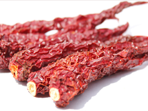 Whole Red Chilli - Top Grade, 15 Kilograms | Elongated Shape, Hot Spicy Taste, 24 Months Shelf Life, Cool Dry Storage