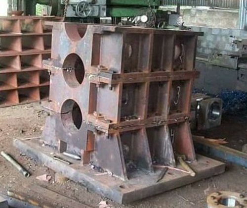 Gear Box Body - Cast Iron/Steel, Custom Dimensions, Metallic Color | High-Strength Durable Structure, Manual Base Gear Box Component
