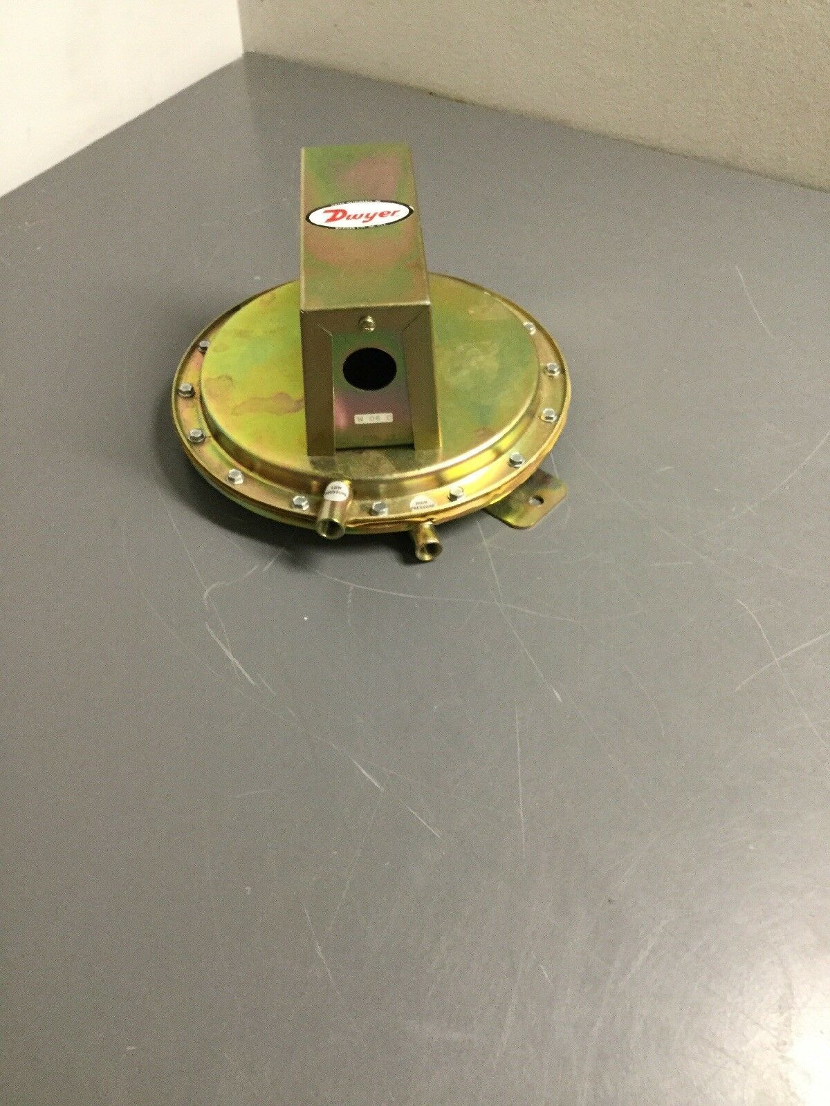 Dwyer 1626-05 Series 1620 Single And Dual Pressure Switch Range .5-6.0" W.c Measure Pressure Of: Gas