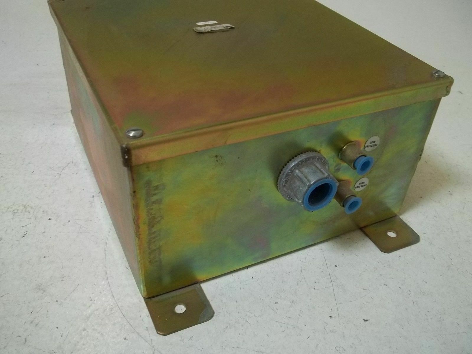Dwyer 1620 Series Single And Dual Pressure Switches Measure Pressure Of: Gas
