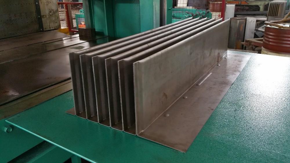 Corrugated Fin Forming / Folding Machine For Transformer Corrugated Tank Manufacturing