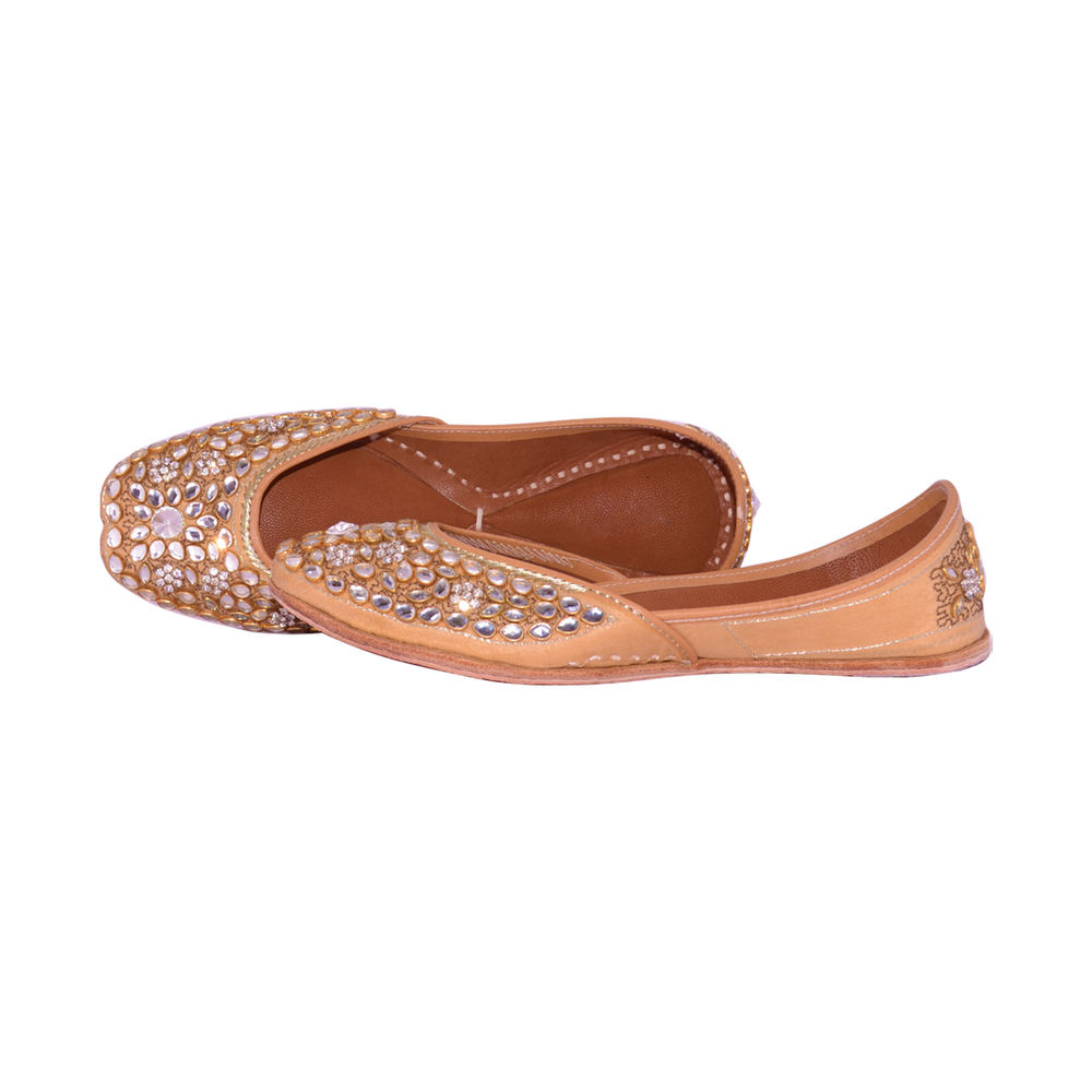 Women Peach Wedding Designer Punjabi Jutti, With Kundan Work Heel Size: Flat