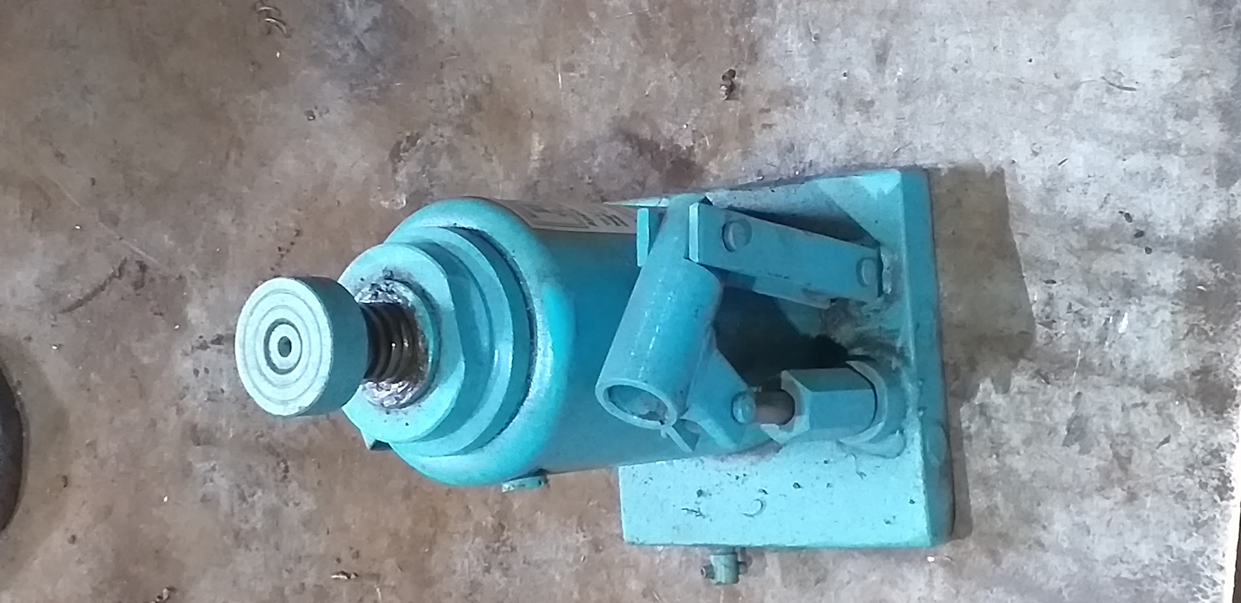 Hydraulic Bottle Jack - 10 Metric Ton Lifting Capacity | Sky Blue, 300 Mm Handles, Lightweight At 12.5 Kg