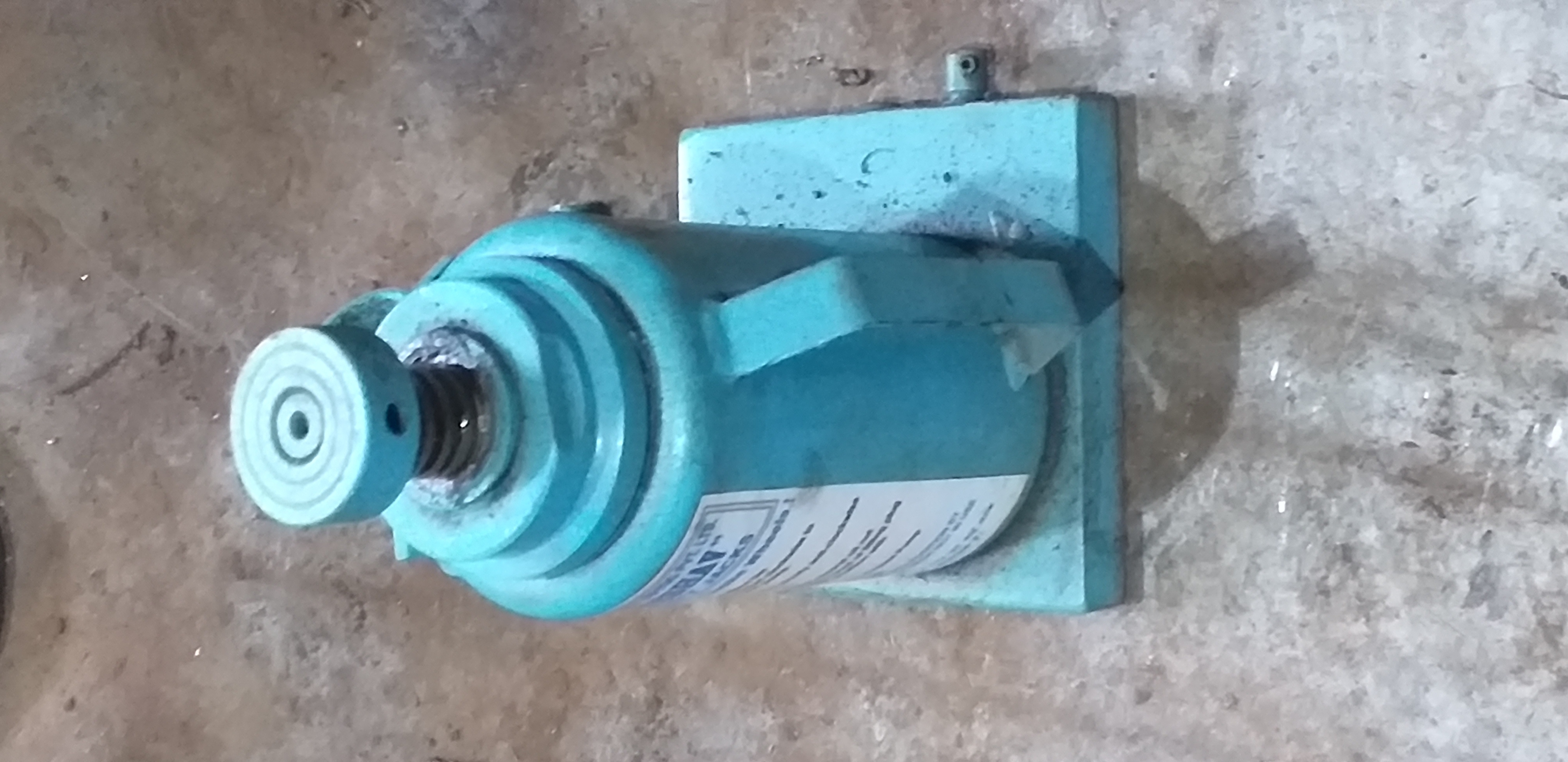 Hydraulic Bottle Jack - 10 Metric Ton Lifting Capacity | Sky Blue, 300 Mm Handles, Lightweight At 12.5 Kg