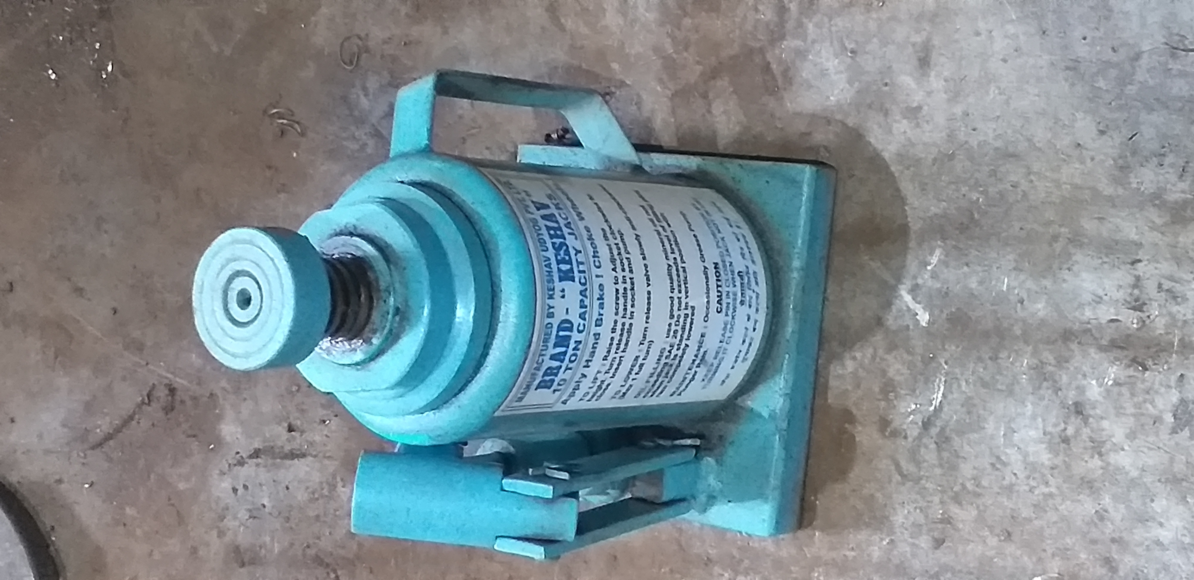 Hydraulic Bottle Jack - 10 Metric Ton Lifting Capacity | Sky Blue, 300 Mm Handles, Lightweight At 12.5 Kg
