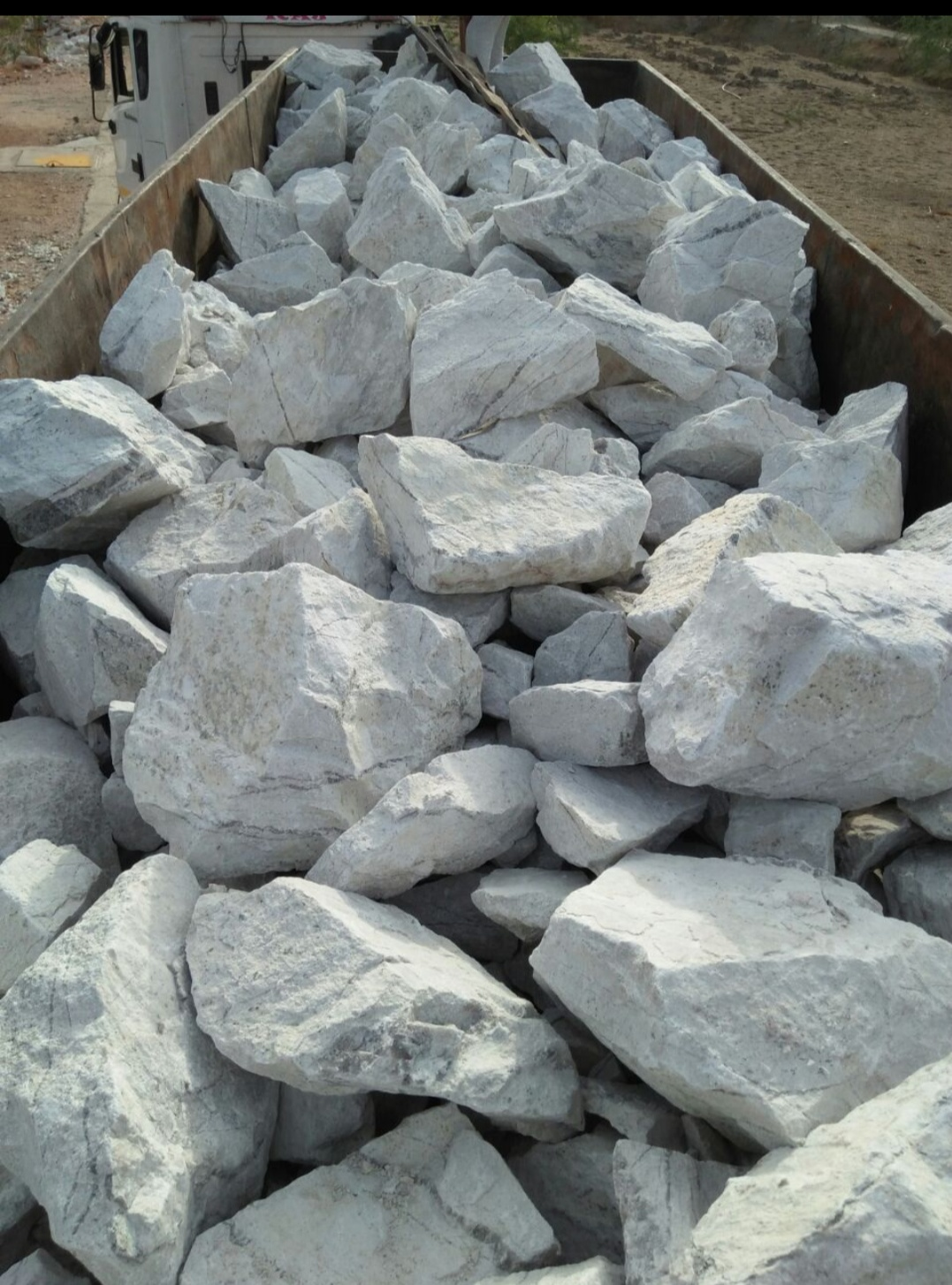 White Feldspar Lumps Application: Ceramic