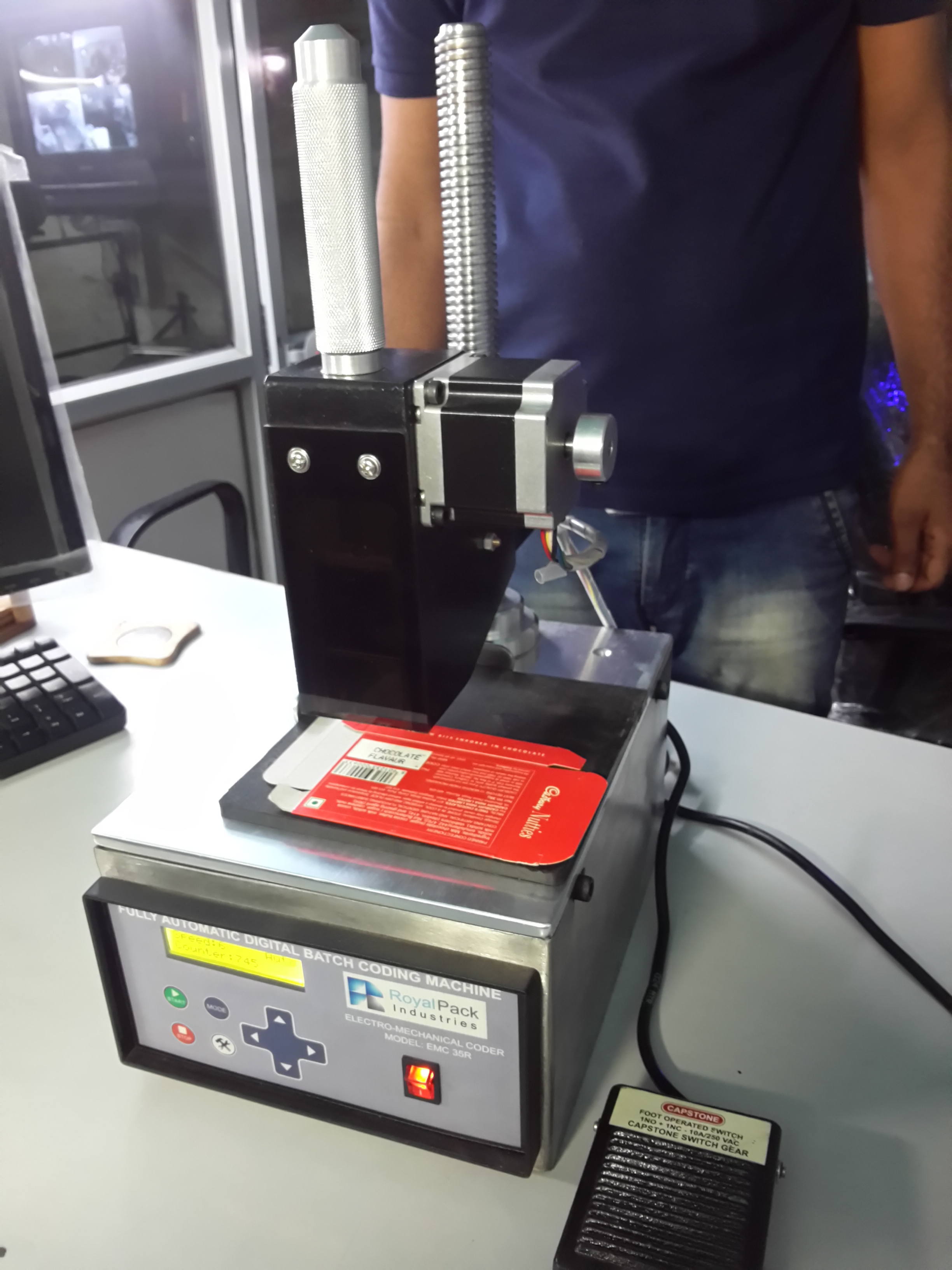 Batch Coding Machine Emc - Accuracy: 1 Mm