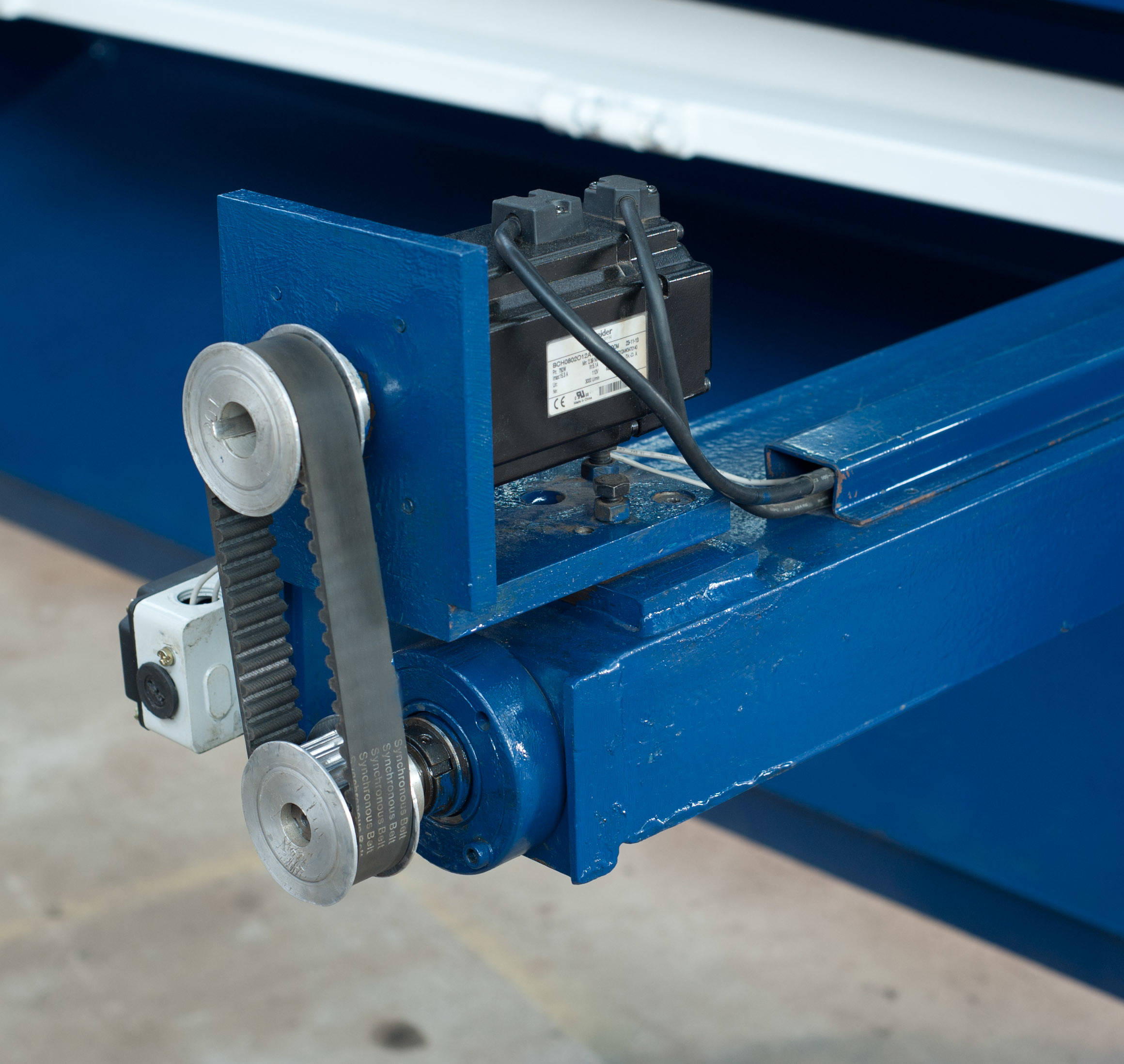 Hydraulic Nc Shearing Machine - Mild Steel, 1250mm To 6000mm Cutting Length, Blue And White Color, Semi-automatic With Nc Back Gauge And Stroke Counter