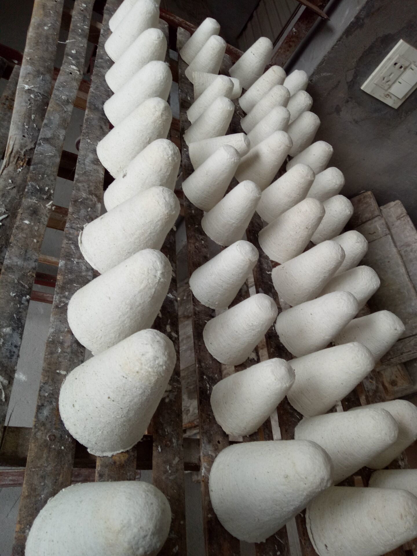 Ceramic Tap Out Cone Rated Voltage: 220 Volt (V)