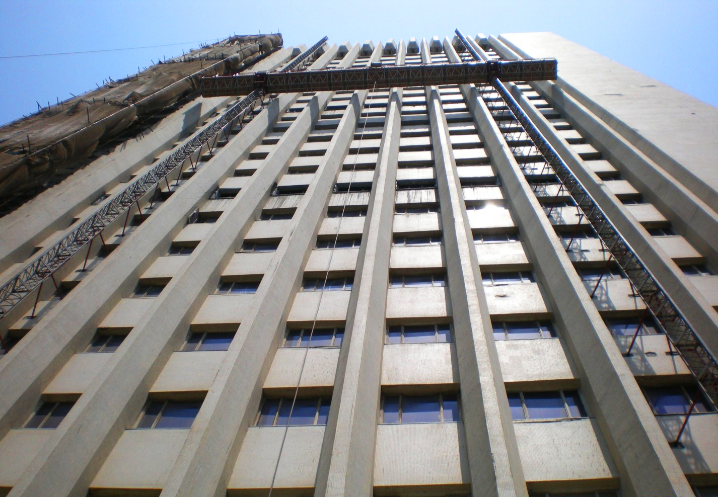 Rack And Pinion Mast Climbing Work Platform Europa - Capacity: 2300 Kg