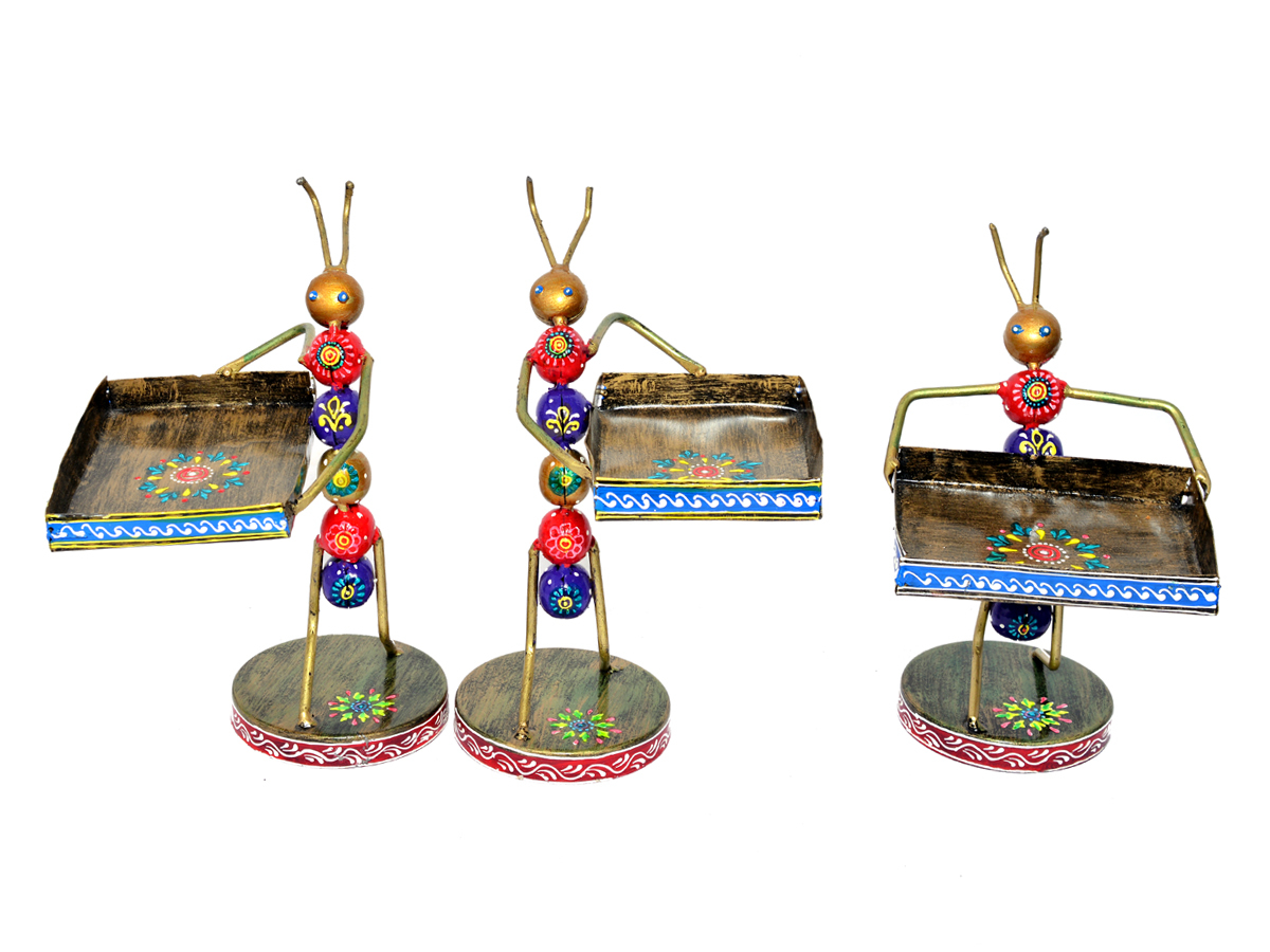 Home Furnish Decorative Iron Painted Catering Ant Statue - Dimension (L*w*h): 18x15x25 Centimeter (Cm)