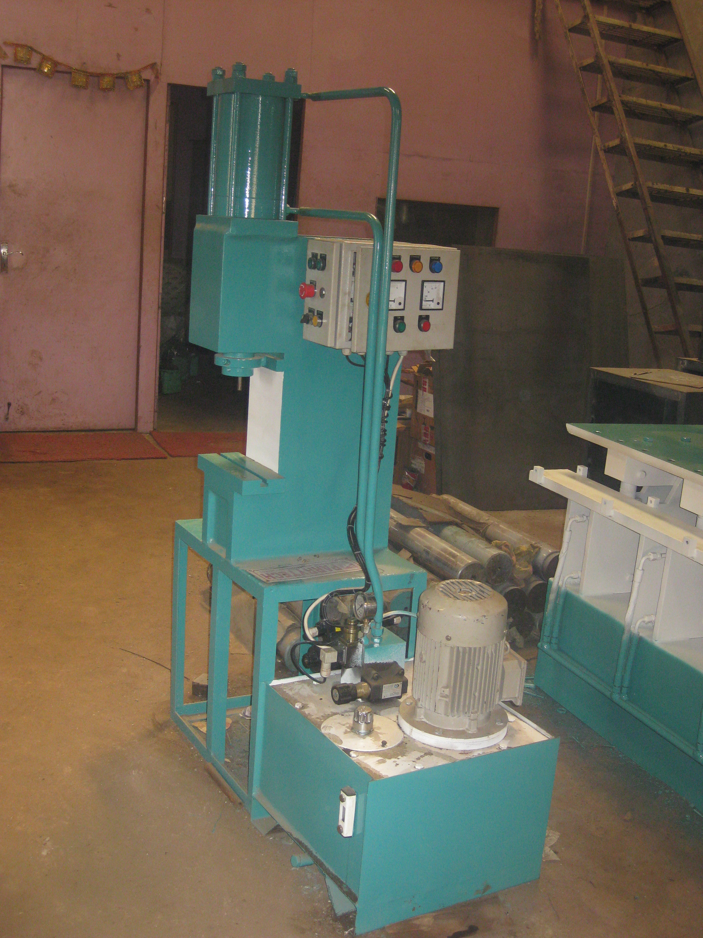 Ss Kitchen Sink Hydraulic Deep Draw Press - Color: As Per Customer Requirement