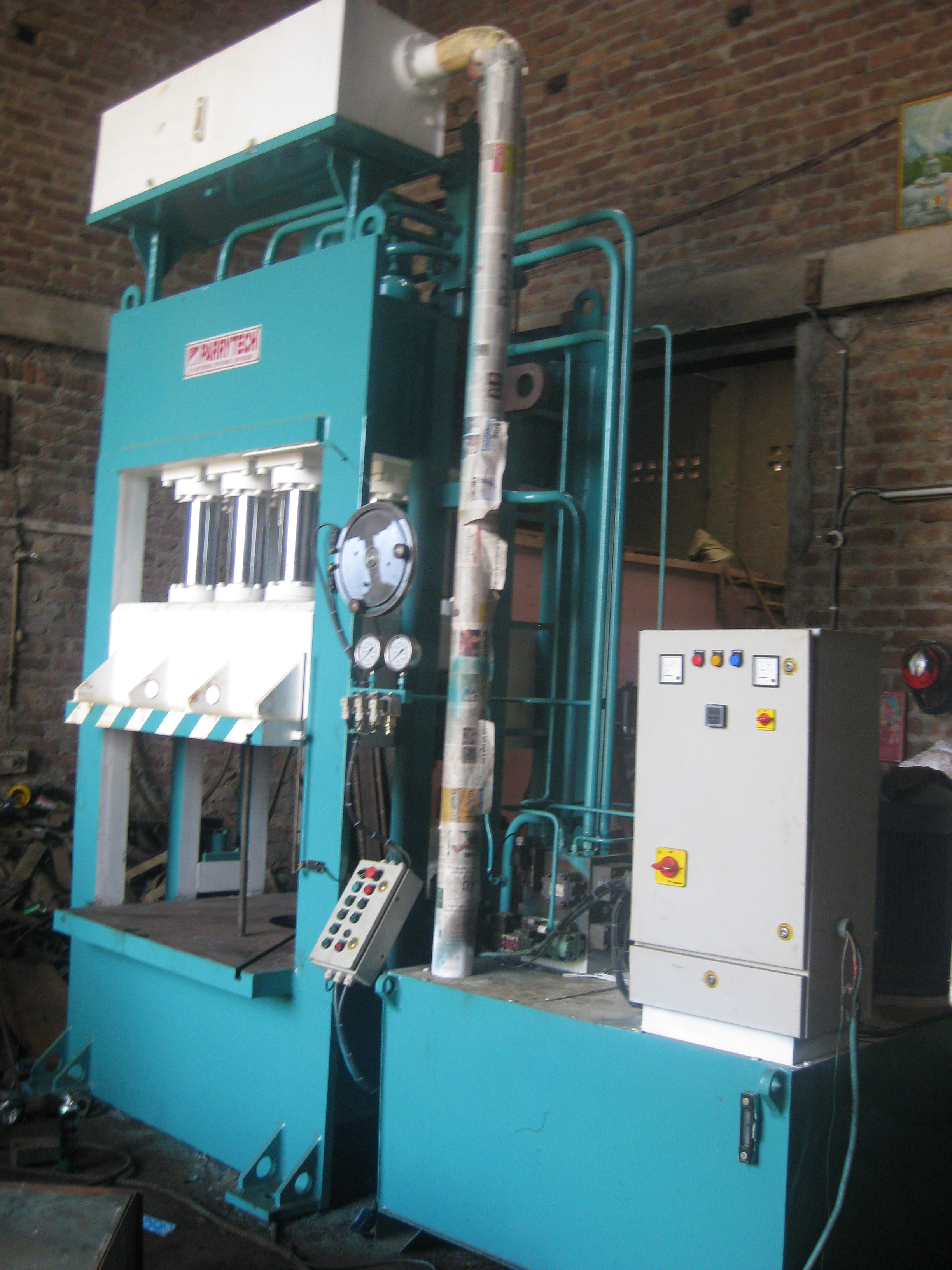 Ss Kitchen Sink Hydraulic Deep Draw Press - Color: As Per Customer Requirement