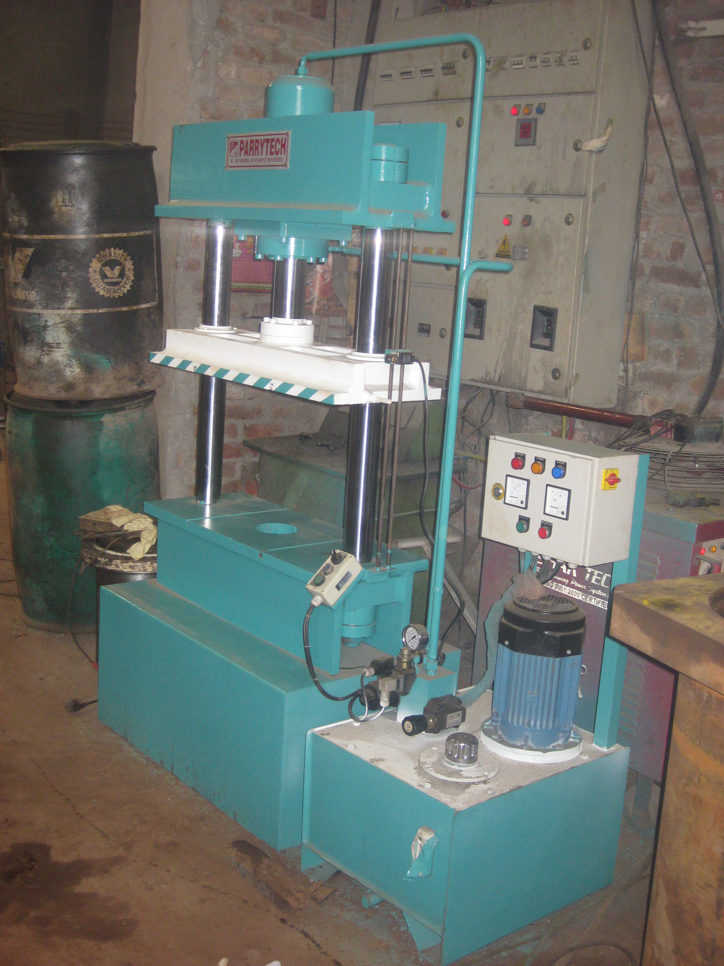 Ss Kitchen Sink Hydraulic Deep Draw Press - Color: As Per Customer Requirement