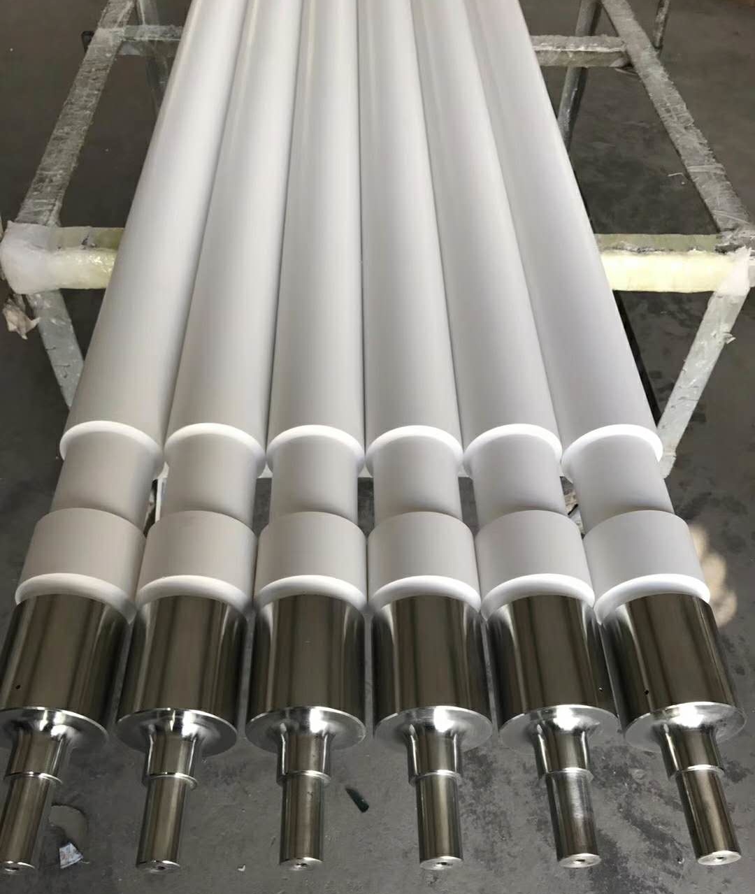 Fused Silica Ceramic Roller - 99.5% Sio2, 1.90-1.99 G/cm3 Density, High Strength | High Temperature Resistance, Long Service Life, Wear Resistant