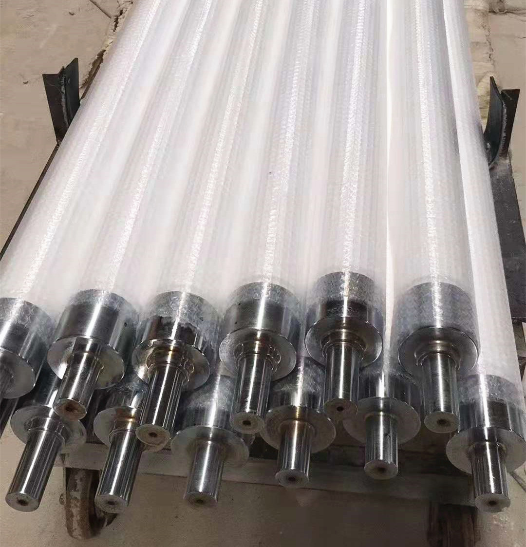 Fused Silica Ceramic Roller - Sio2 99.5%, Density 1.90-1.99 G/cmâ³, Strength 60 Mpa | High Density, Wear Resistant, Long Service Life