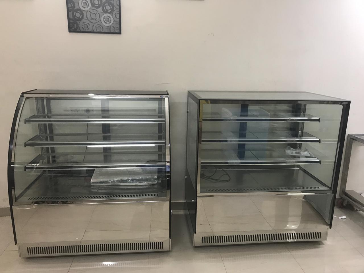 Cake Display Counter Height: 1300 Millimeter (Mm)