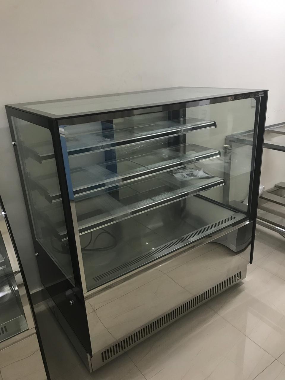 Cake Display Counter Height: 1300 Millimeter (Mm)