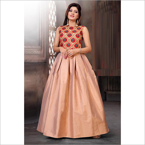 महिलाओं के डिजाइनर गाउन