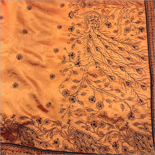 महिलाओं की कढ़ाई वाली सिल्क साड़ी