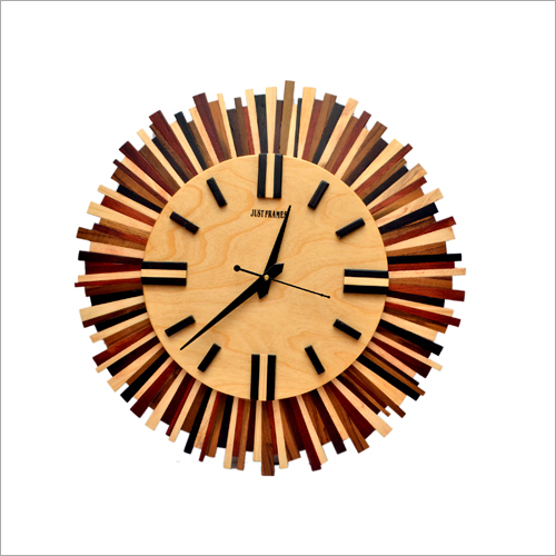 सजावटी लकड़ी की दीवार घड़ी