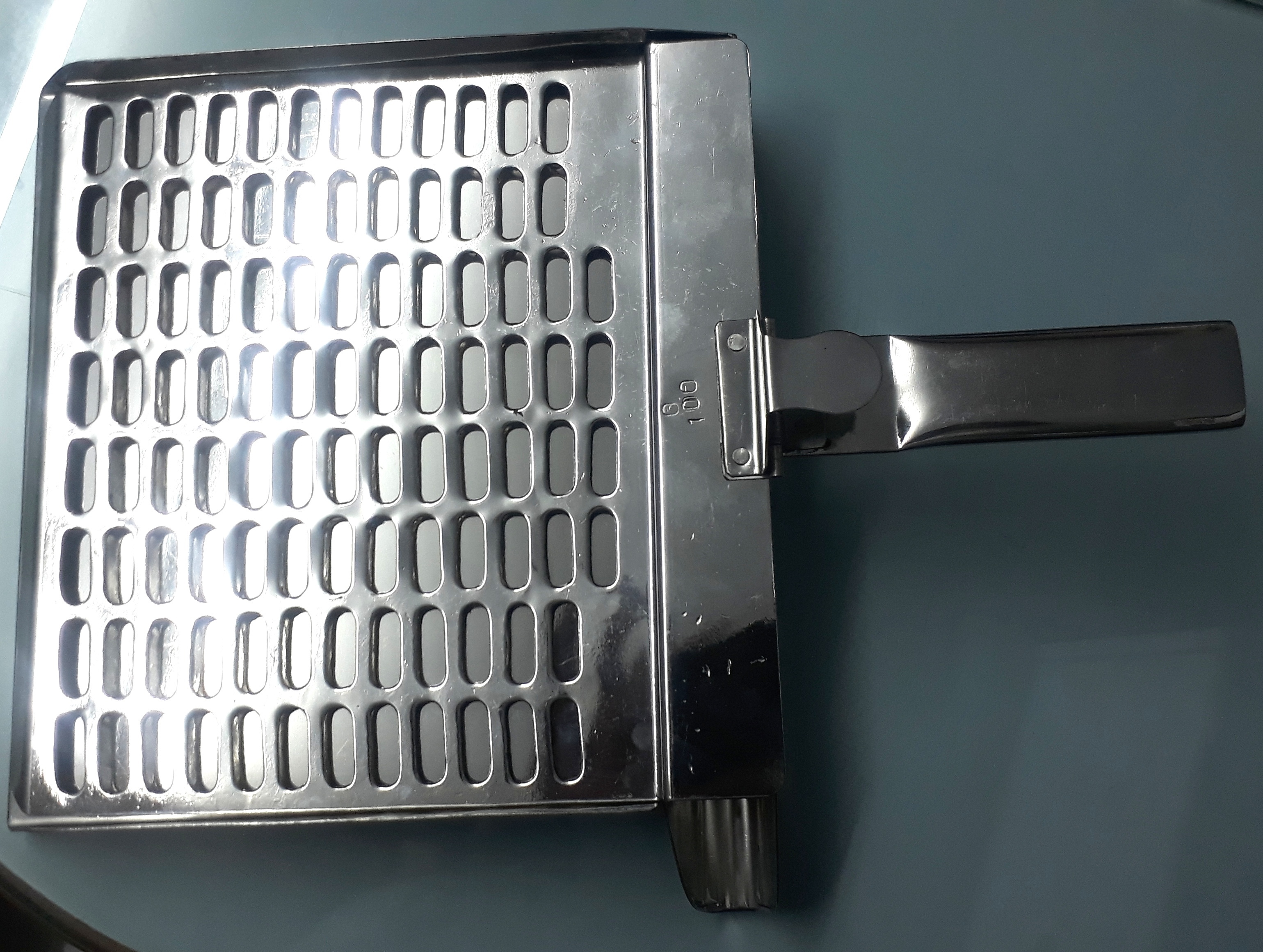 Silver Manual Tablet Counter